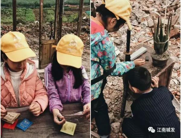 △ 學(xué)生仔細(xì)端詳已經(jīng)不再使用的各種紙質(zhì)老證件 △ 觀展學(xué)生對播放的聲音場特別好奇，蹲下認(rèn)真?zhèn)榷鷥A聽